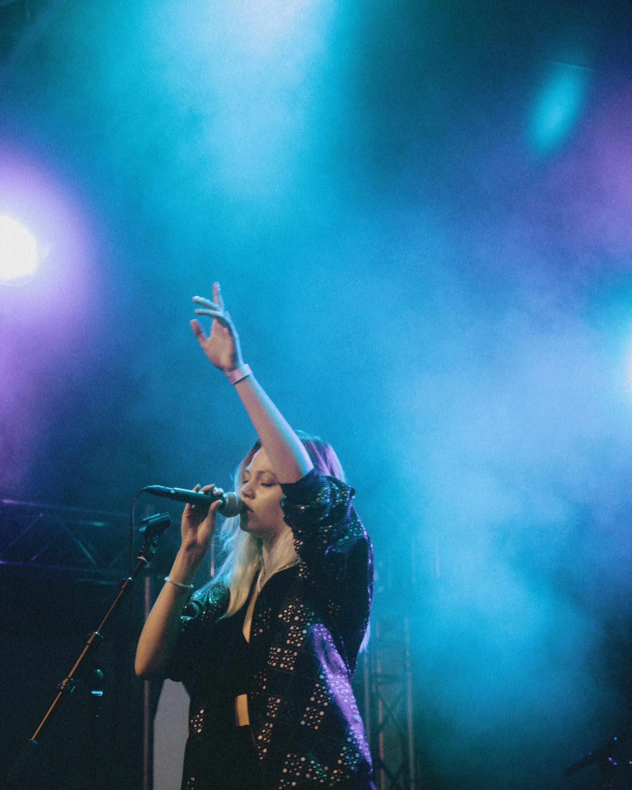 Helena singing live on stage